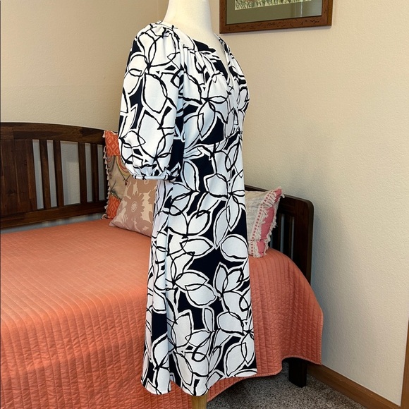 Joseph Ribkoff Dark Midnight Navy and White Leaf Print Midi Dress size 4 - Picture 4 of 15
